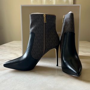 Michael Kors Rue Logo & Leather Stiletto Bootie-Brown/Blk-Size 9 NIB🤎🖤